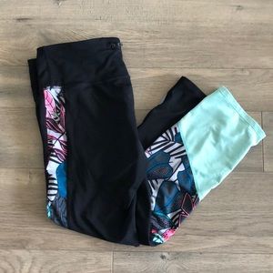 Gap fit leggings with floral detail
